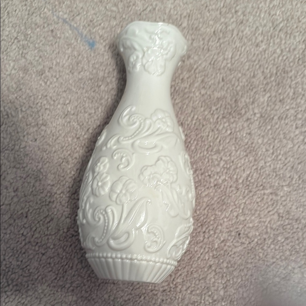 Lennox Elegant New China Vase